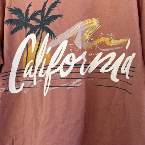 NWT California graphic tee 🖤 - Picture 5 of 5